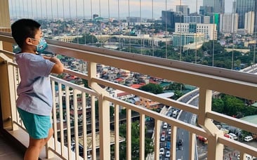 Child safety net installation on balcony